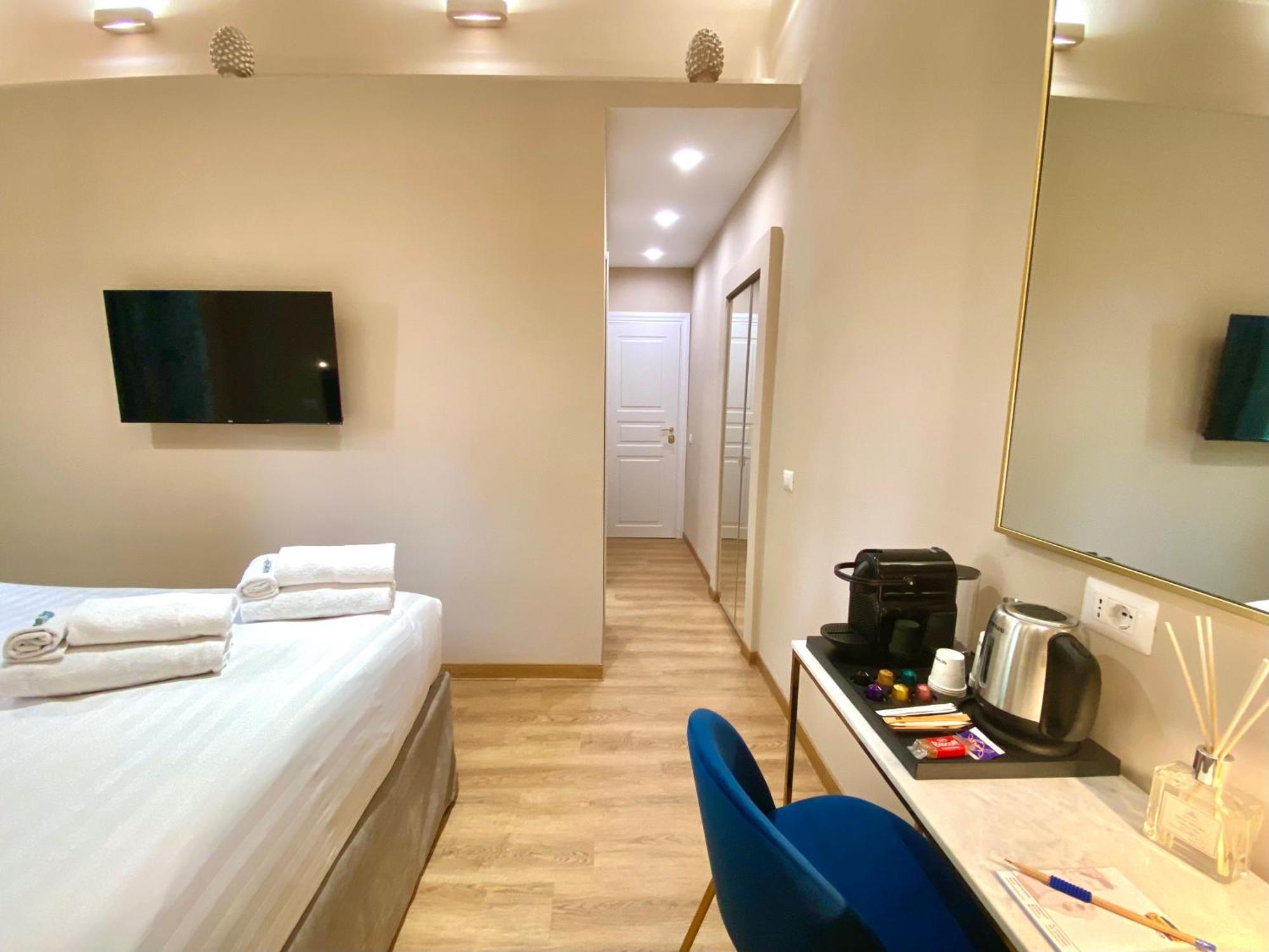 Queen Of Rome Luxury Rooms Extérieur photo
