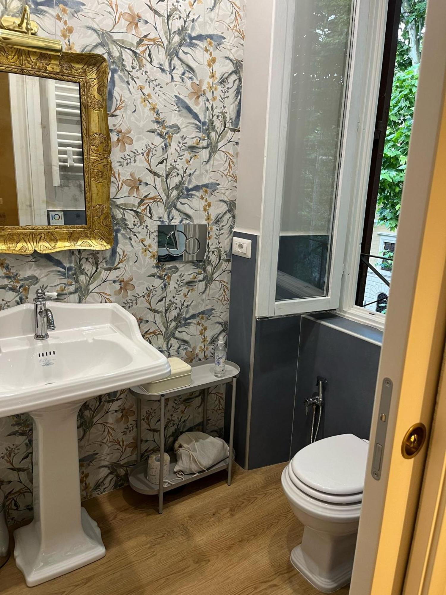 Queen Of Rome Luxury Rooms Extérieur photo